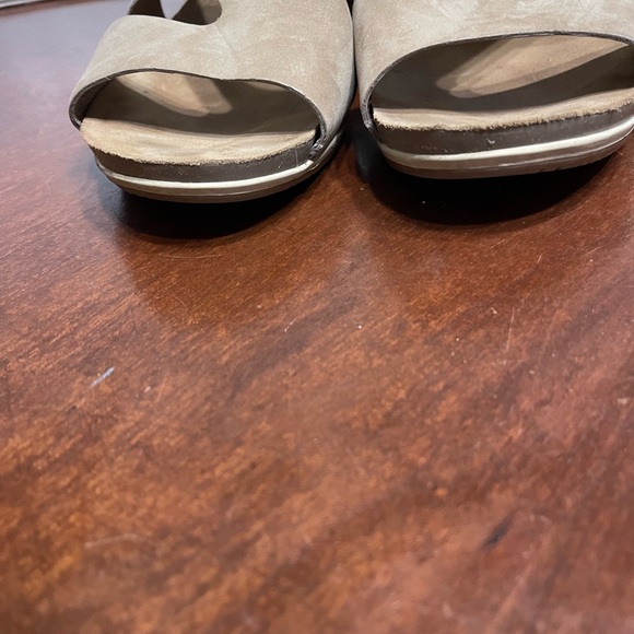 Dansko Vicky Crisscross Wedge Sandals Size 42 Nubuck Leather Tan Beige wedge 11 - Picture 3 of 8